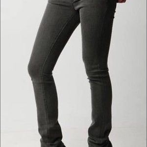 J BRAND GREY LOW RISE PENCIL LEG JEANS - SIZE 25
